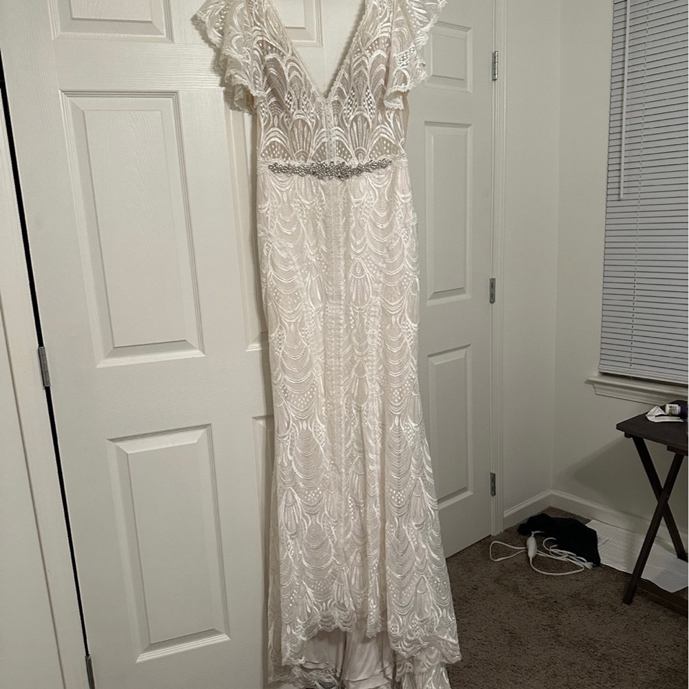 Size 12 Wedding dress VOWD